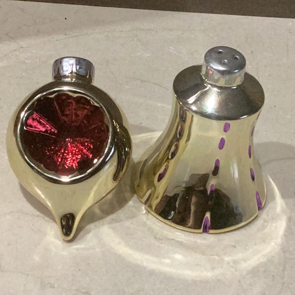 Vintage RUSS Great Shakes Ceramic Salt And Pepper Shakers Christmas Ornaments